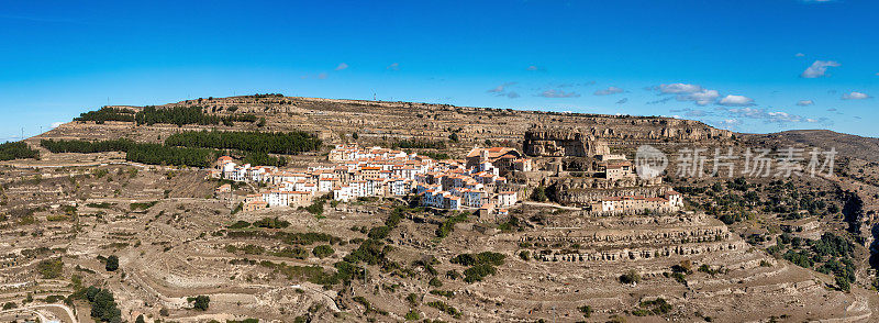 阿瑞斯(Ares del Maestrat)的全景和区域视图，在西班牙语中也被称为阿瑞斯(Ares del Maestrazgo)或简单的阿瑞斯(Ares)，是瓦伦西亚国家Castelló省的一个直辖市。